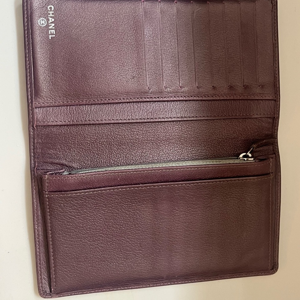 CHANEL Metallic Purple Leather Accessory - Picture 2 of 4